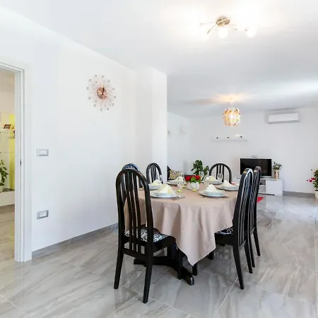 Valica - Prc653 By Interhome Apartmán Tinjan